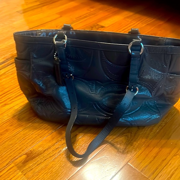 COACH #f18326 Gray PATENT LEATHER  Zippered GALLERY TOTE BAG - Picture 1 of 3